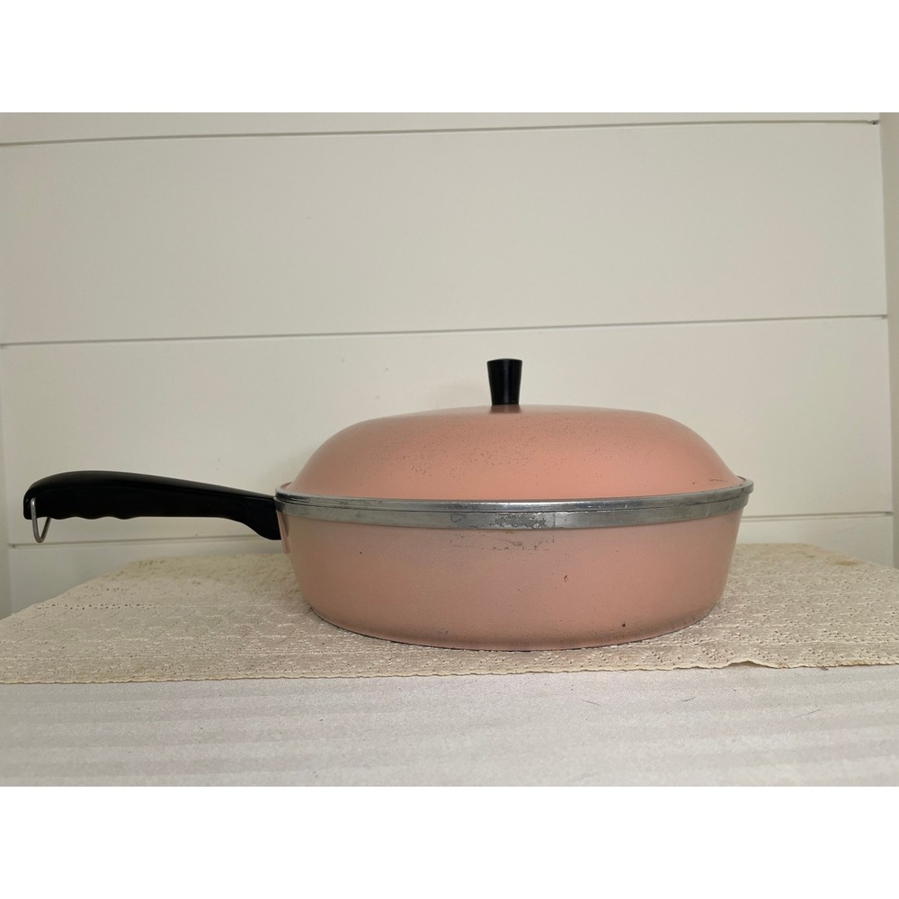 Vintage Club Aluminum 11.5 inch Skillet with Lid Pink Cast Aluminum Frying Pan
